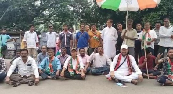 Congress activists’ gheraoed Kailasahar PS with demand to take action against BJP miscreants for destroying Poll campaign equipment in the darkness of night